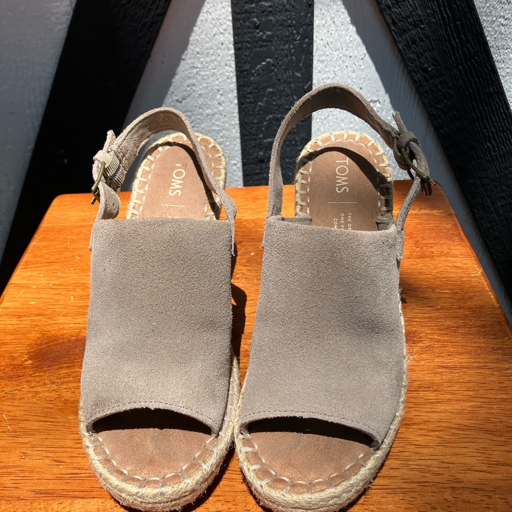 Toms Tan Espadrilles Casual Comfort